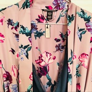 Victoria's Secret Intimates & Sleepwear - V, S flounce-sleeve kimono and satin-slip new Victoria's Secret Intimates & Sleepwear - V, S flounce-sleeve kimono and satin-slip new